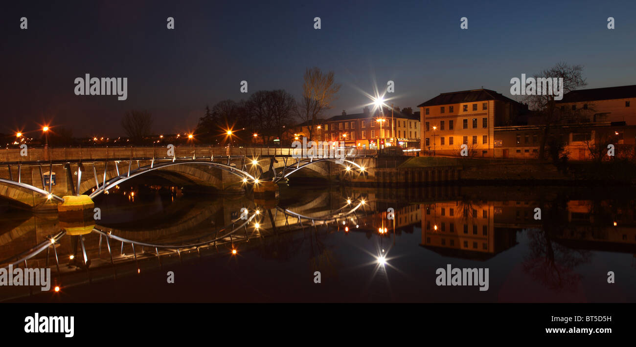 Coleraine Bridge bei Nacht, Nordirland Stockfoto