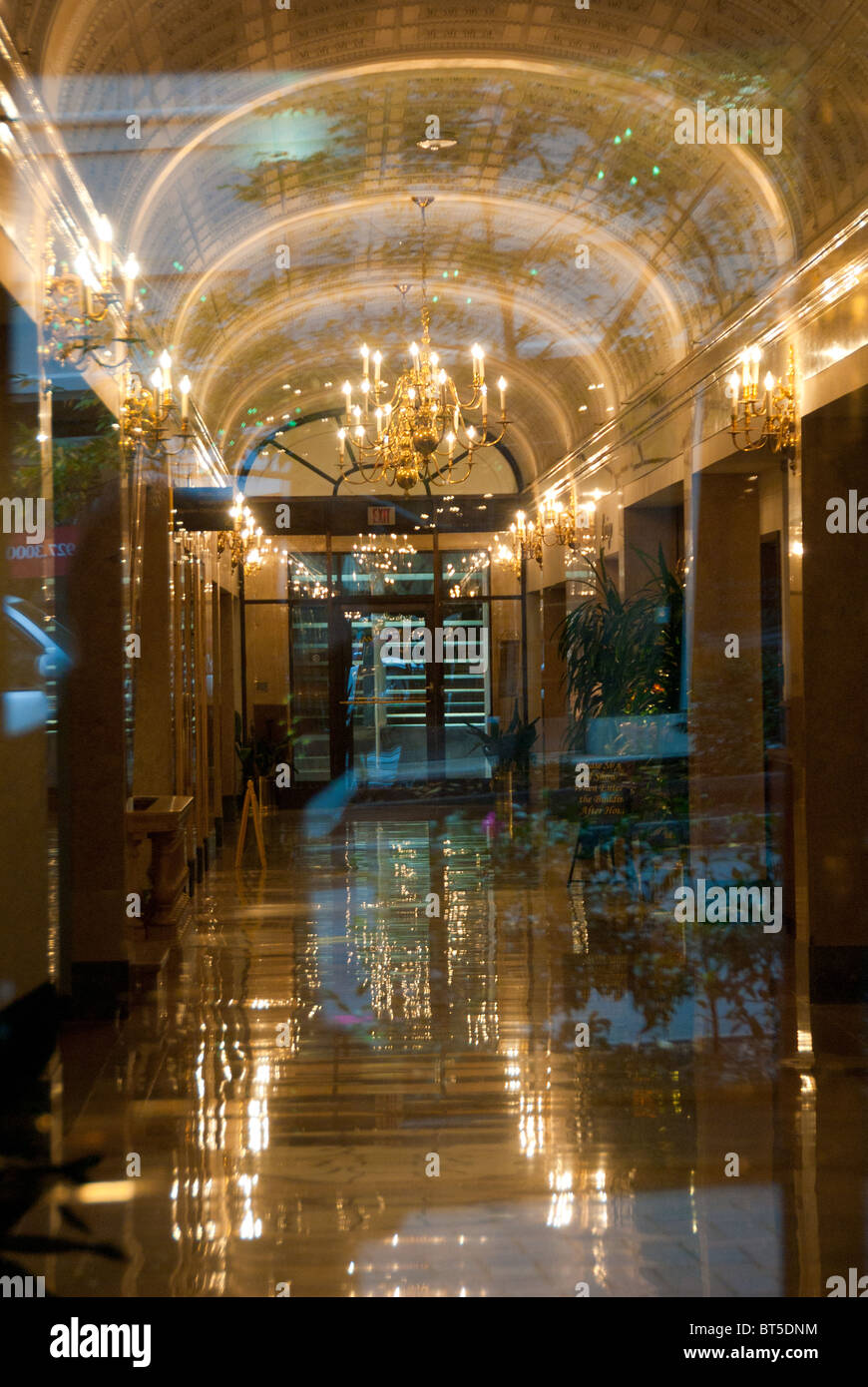 Tryon Plaza gebaut 1927 für die First National Bank, jetzt ein Büro Eigentumswohnung in Stadt Zentrum von Charlotte, North Carolina Stockfoto