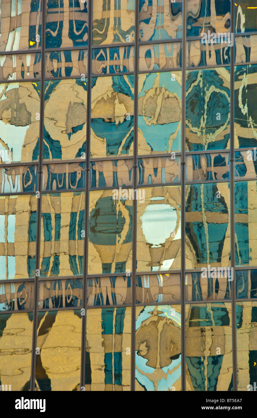 Reflexionen im Glas Bürohochhaus, Charlotte, North Carolina, USA Stockfoto