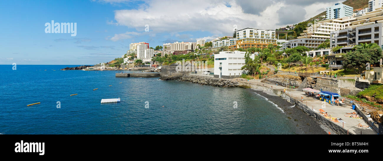 Panoramablick auf Hotels und Apartments an der Küste Küstenort Funchal Madeira Portugal EU Europa Stockfoto