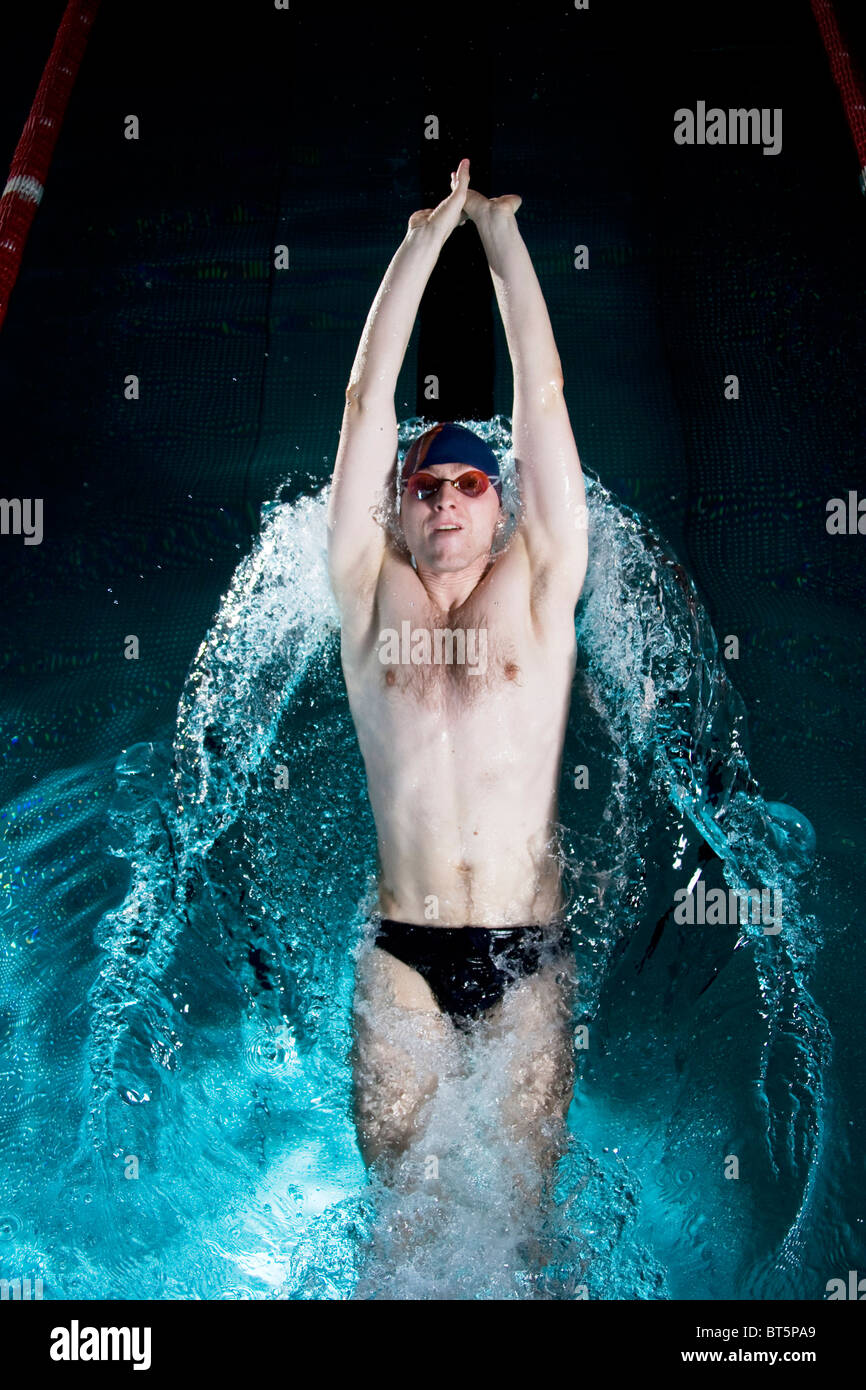 Beginn der Schwimmer Rücken Stockfoto