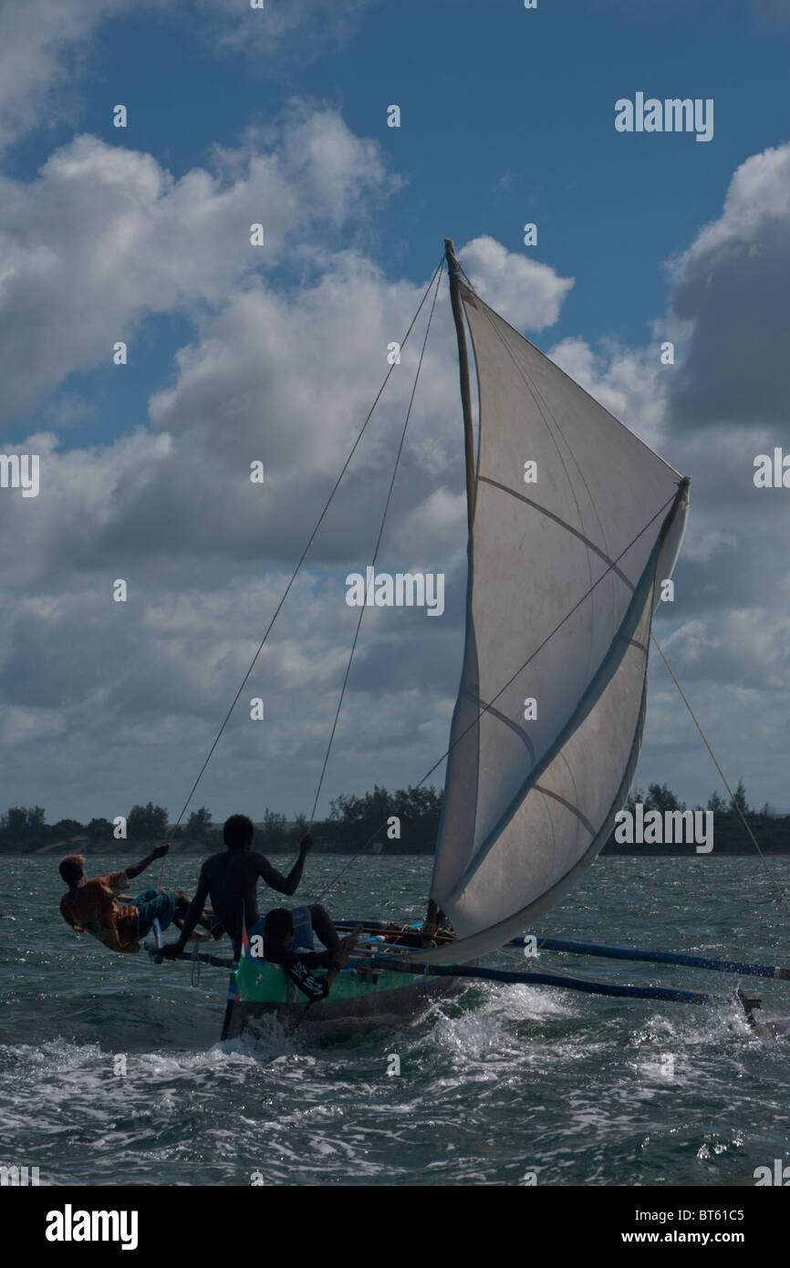 Fischer Segeln Piroge, Ifaty, Madagaskar Stockfoto