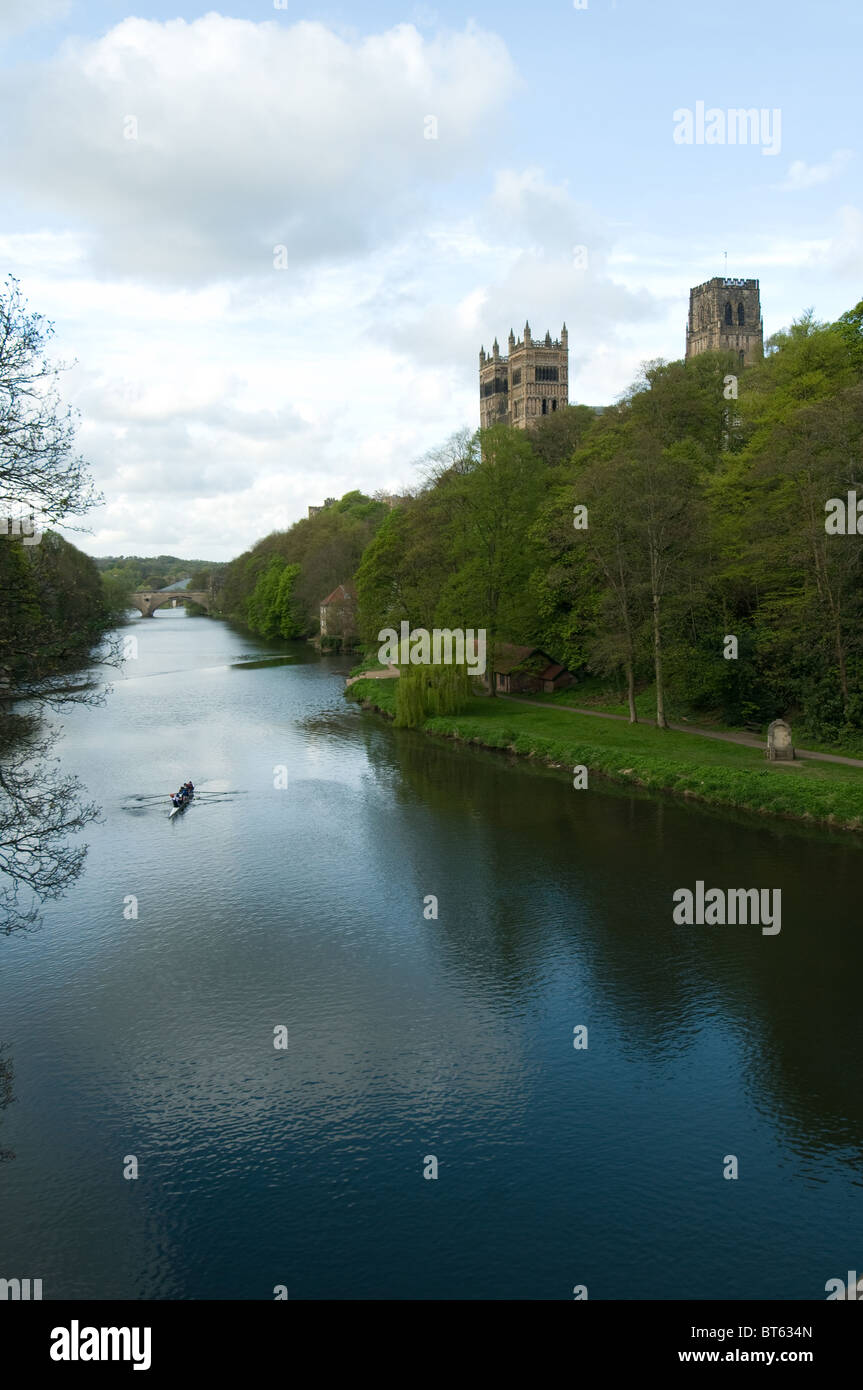 Fluss-Abnutzung-Turm ragt Kathedrale Kirche Christi, Blessed Mary Virgin St Cuthbert Sakralbau Stadt Durham, England, s Stockfoto