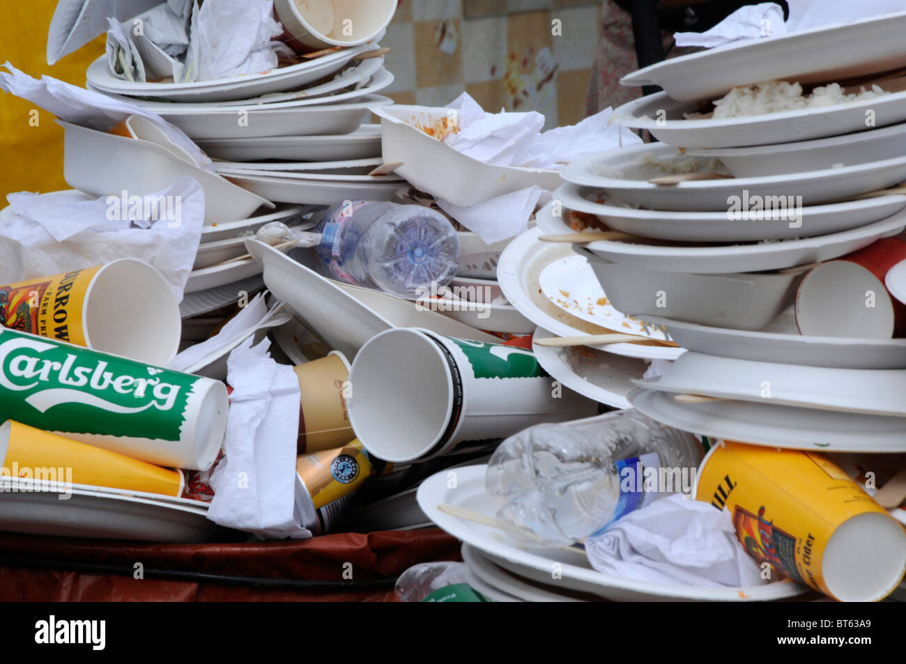 Müll Müll Papier Teller Essen Stockfoto