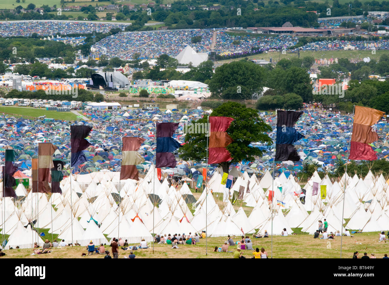 2010 Glastonbury Festival of Contemporary Performing Arts Festival Tipi Tipi Tipi Leinwand weißes Zelt Indianer Stockfoto