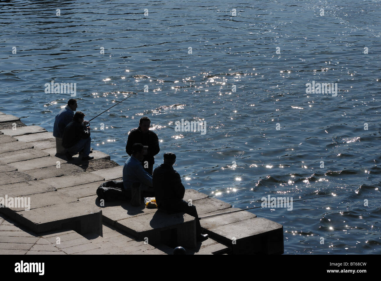 Angeln in der Stadt. Stockfoto