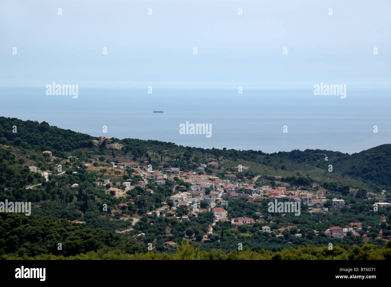 Traditionelles Bergdorf mit Blick auf das Ionische Meer, Keri, Zakynthos, Griechenland. Stockfoto