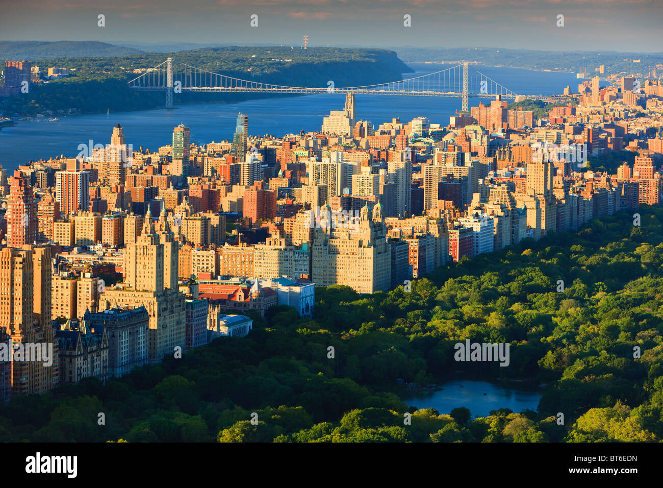 Manhattan Blick bei Sonnenuntergang von der Spitze des Felsens Blick auf Central Park und Upper West Side. Stockfoto