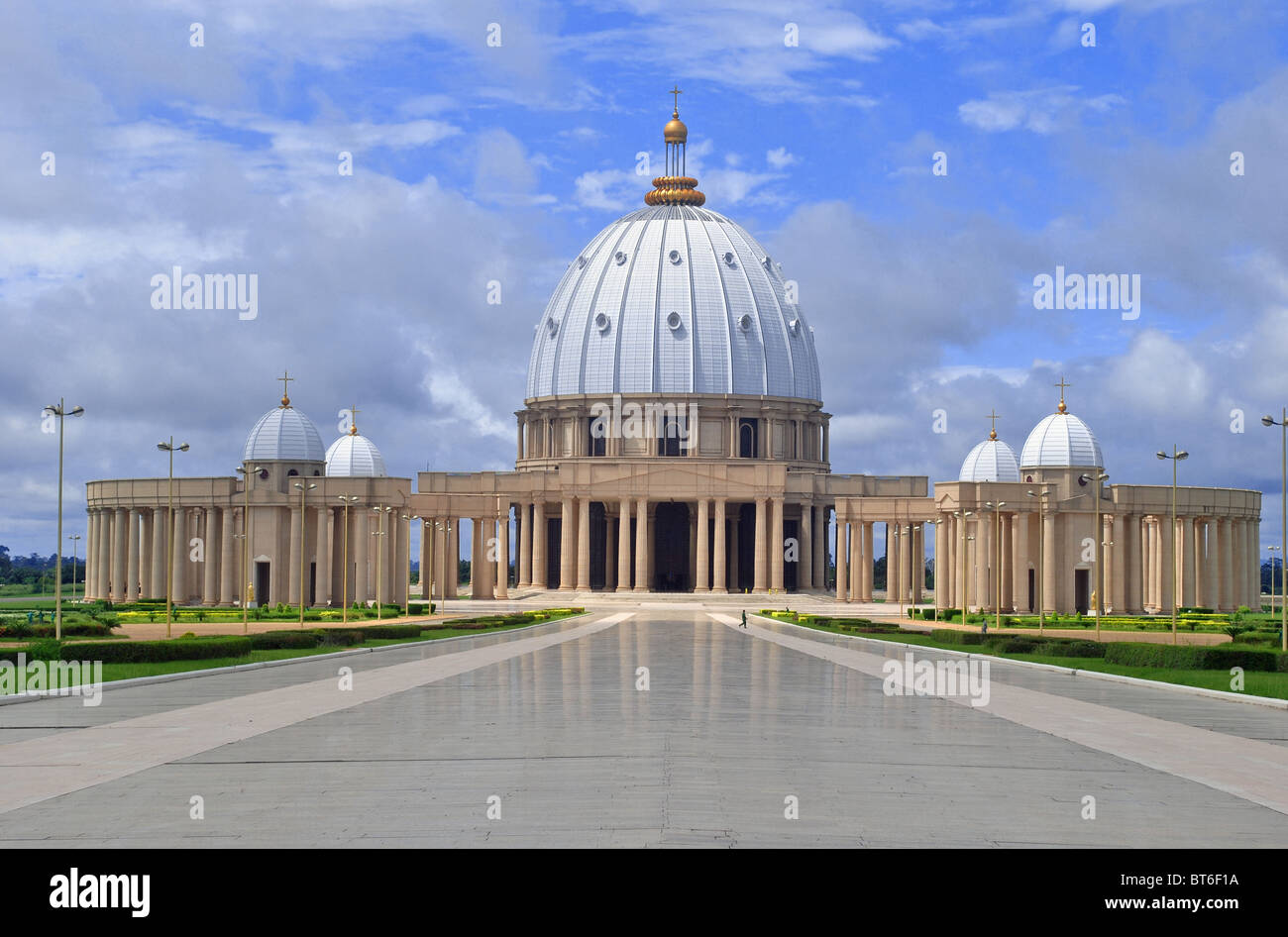 Die Basilique de Notre Dame De La Paix in Yamoussoukro, Elfenbeinküste, Westafrika Stockfoto