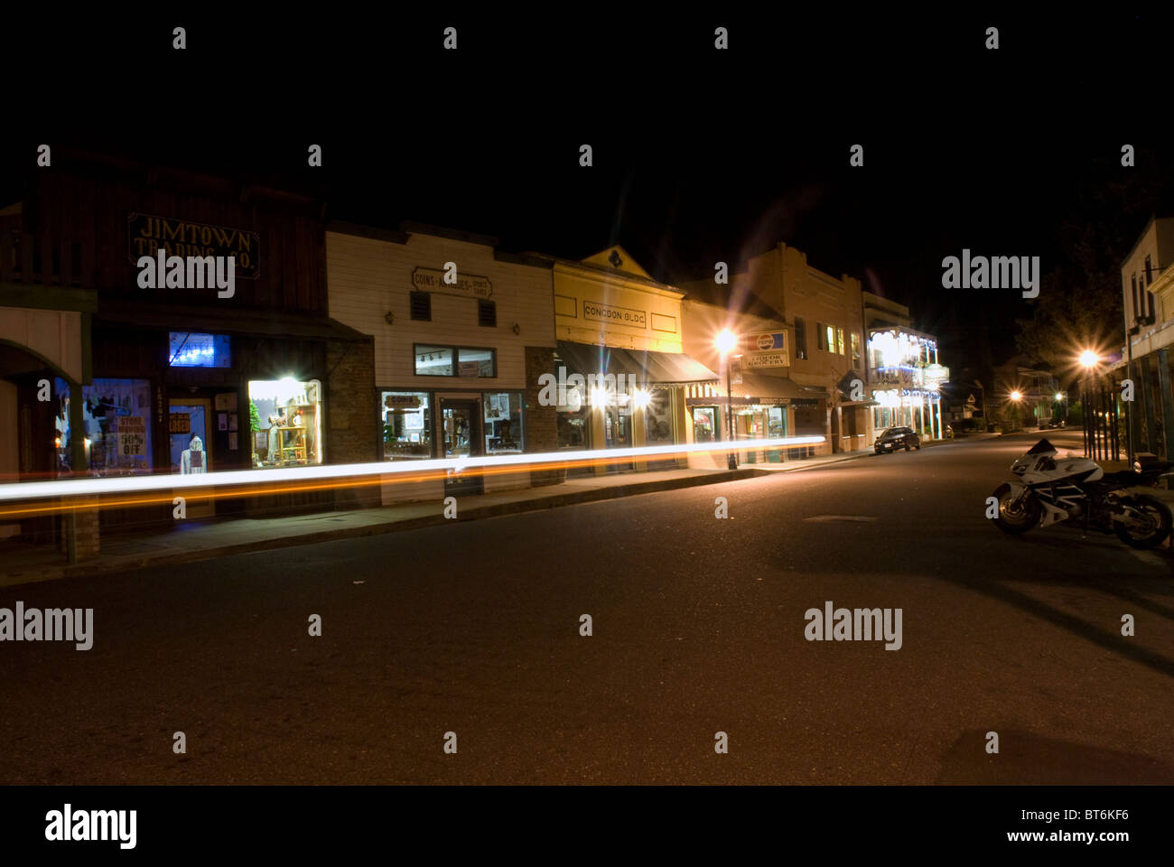 Nachtaufnahme, Main Street, Jamestown, Kalifornien, USA Stockfoto