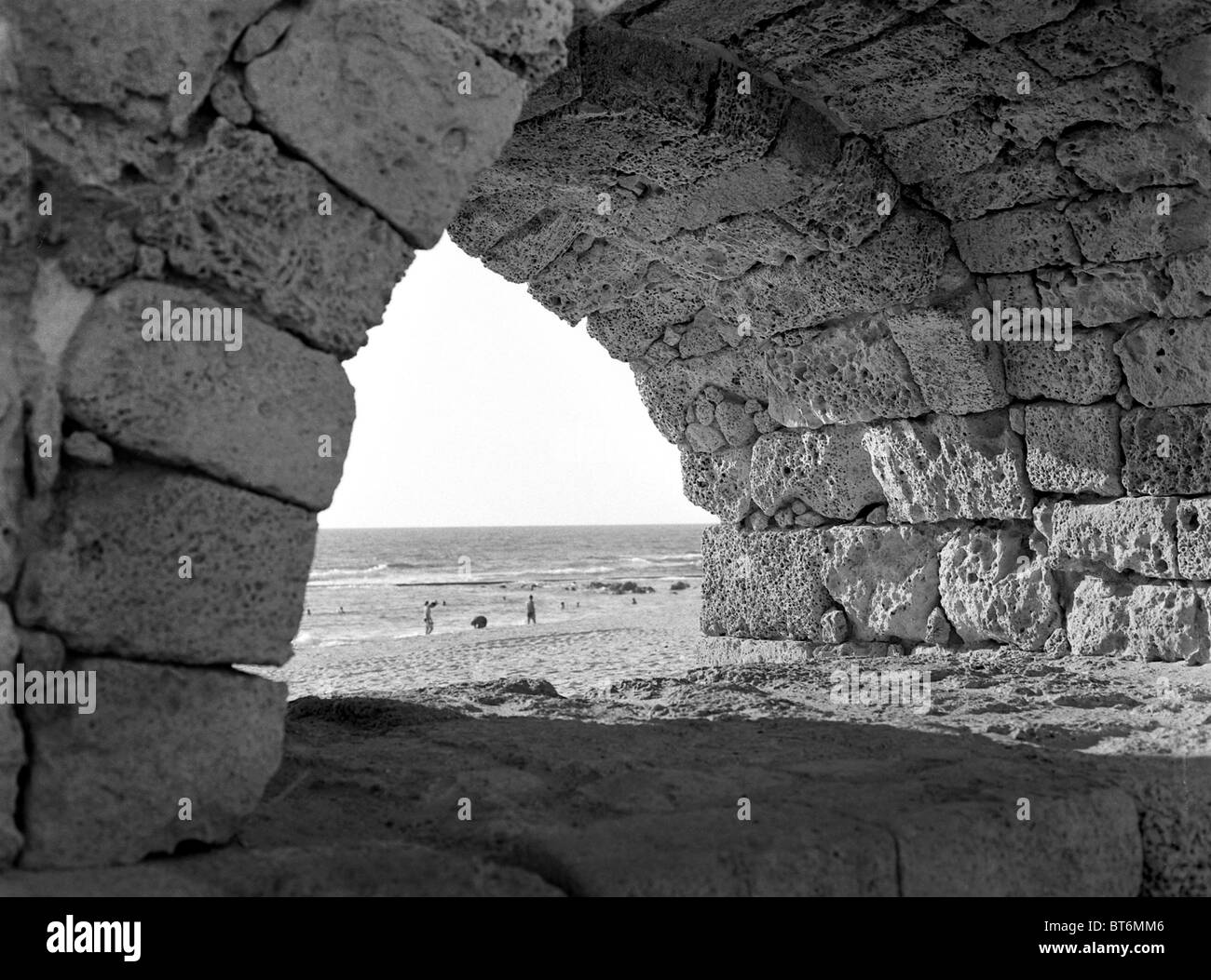 Caesarea, bleibt der Roman Aqueduct, die frisches Wasser aus dem Karmel-Gebirge, die Stadt Caesarea Maritima durchgeführt Stockfoto