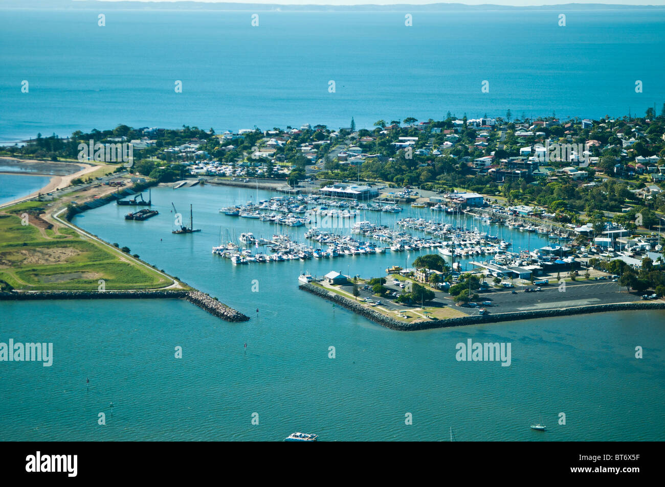 Luftaufnahme von Scarborough Hafen, Redcliffe Peninsula, Queensland, Australien Stockfoto
