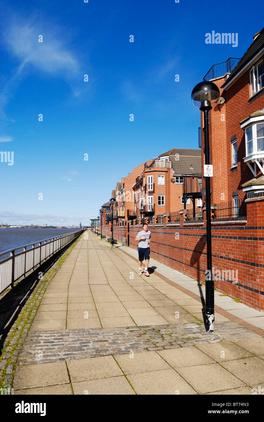 Neue Wohnsiedlungen auf der sanierten dock Bereich in Dingle, Liverpool. Ehemals Columbus Dock. Stockfoto