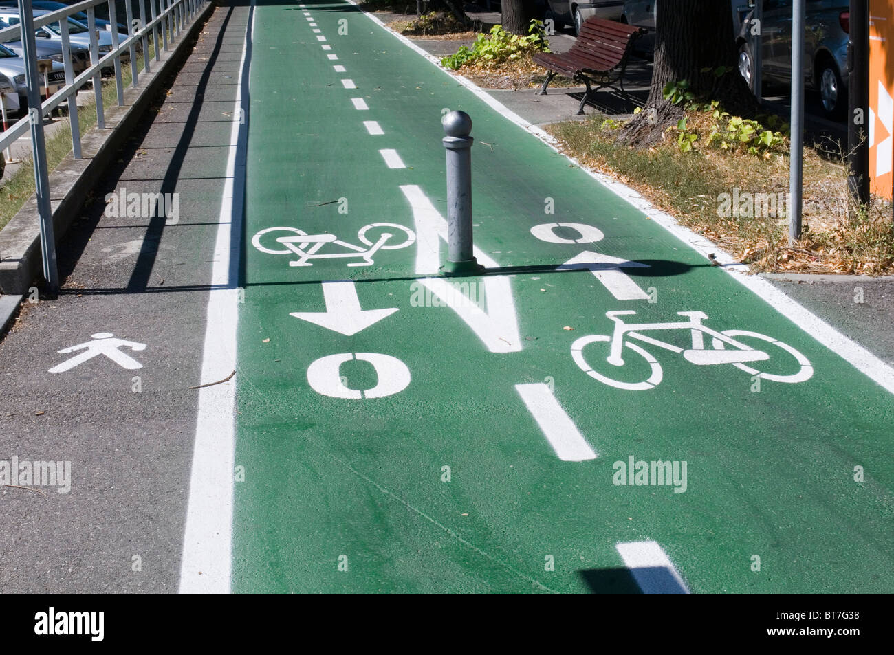 Radwege, die Spur Bahnen Cyclelane Cyclelanes Fahrrad Fahrräder verkehrsberuhigte Bikelanes Radweg Pfad Radfahren Reiten Reiten Rennradfahrer fahren zu befreien Stockfoto