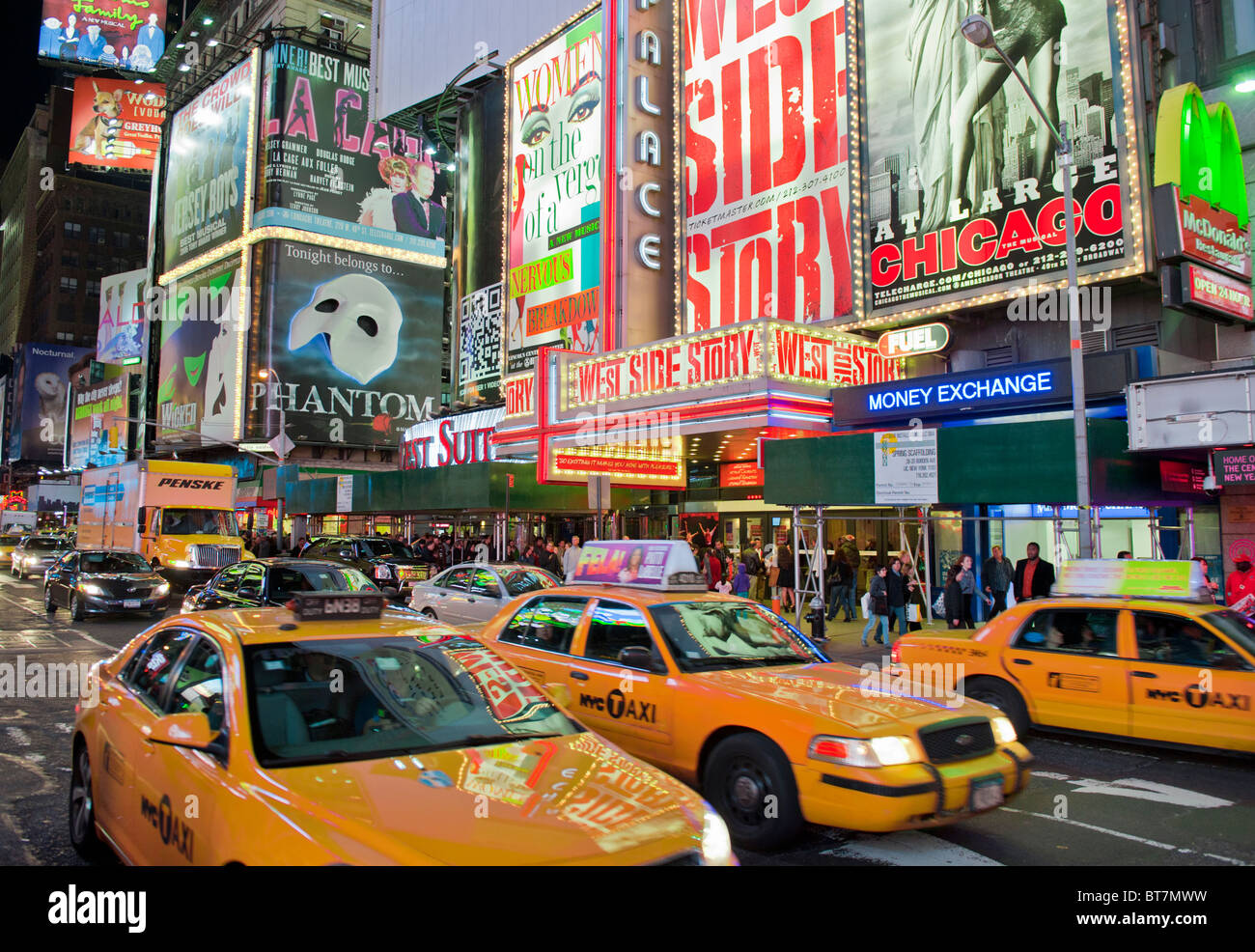 Nachtansicht des Times Square am Broadway in Manhattan New York City USA Stockfoto