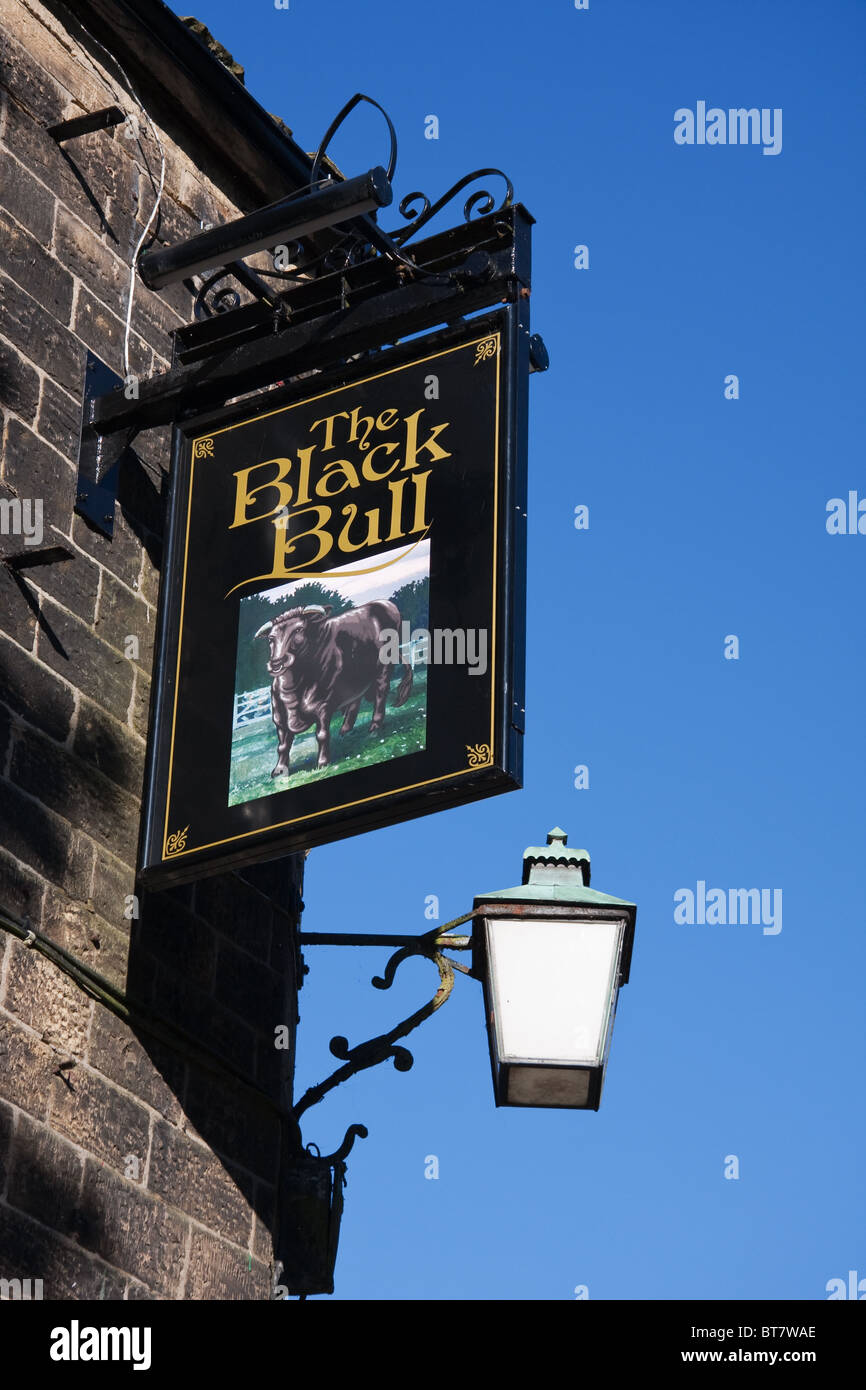 Melden Sie außen Black Bull Inn, Haworth Stockfoto