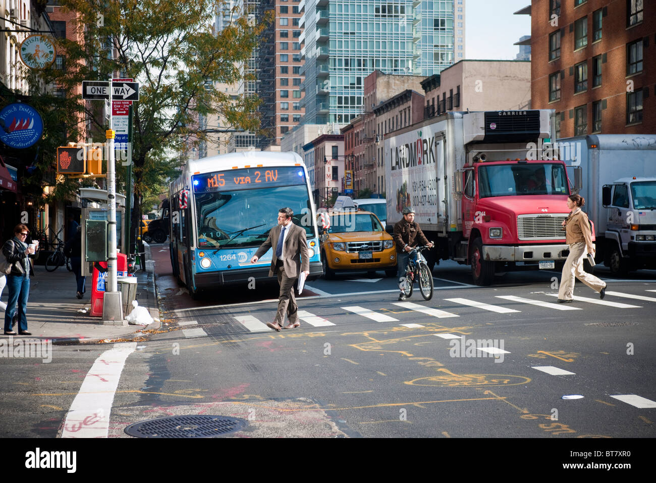 Wählen Sie Bus Service Bus auf Second Avenue in Midtown in New York Stockfoto