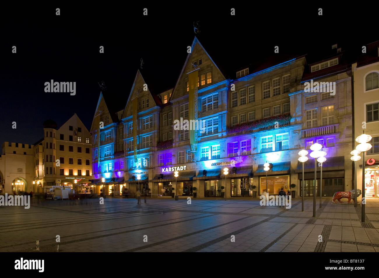 Lichtskulptur anlässlich einer neuen öffnen, Karstadt Oberpollinger Shop, München, Bayern, Deutschland, Europa Stockfoto