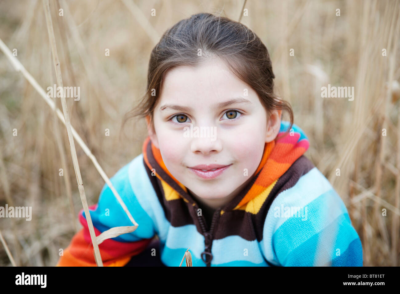Porträt eines Mädchens in einem Feld Stockfoto