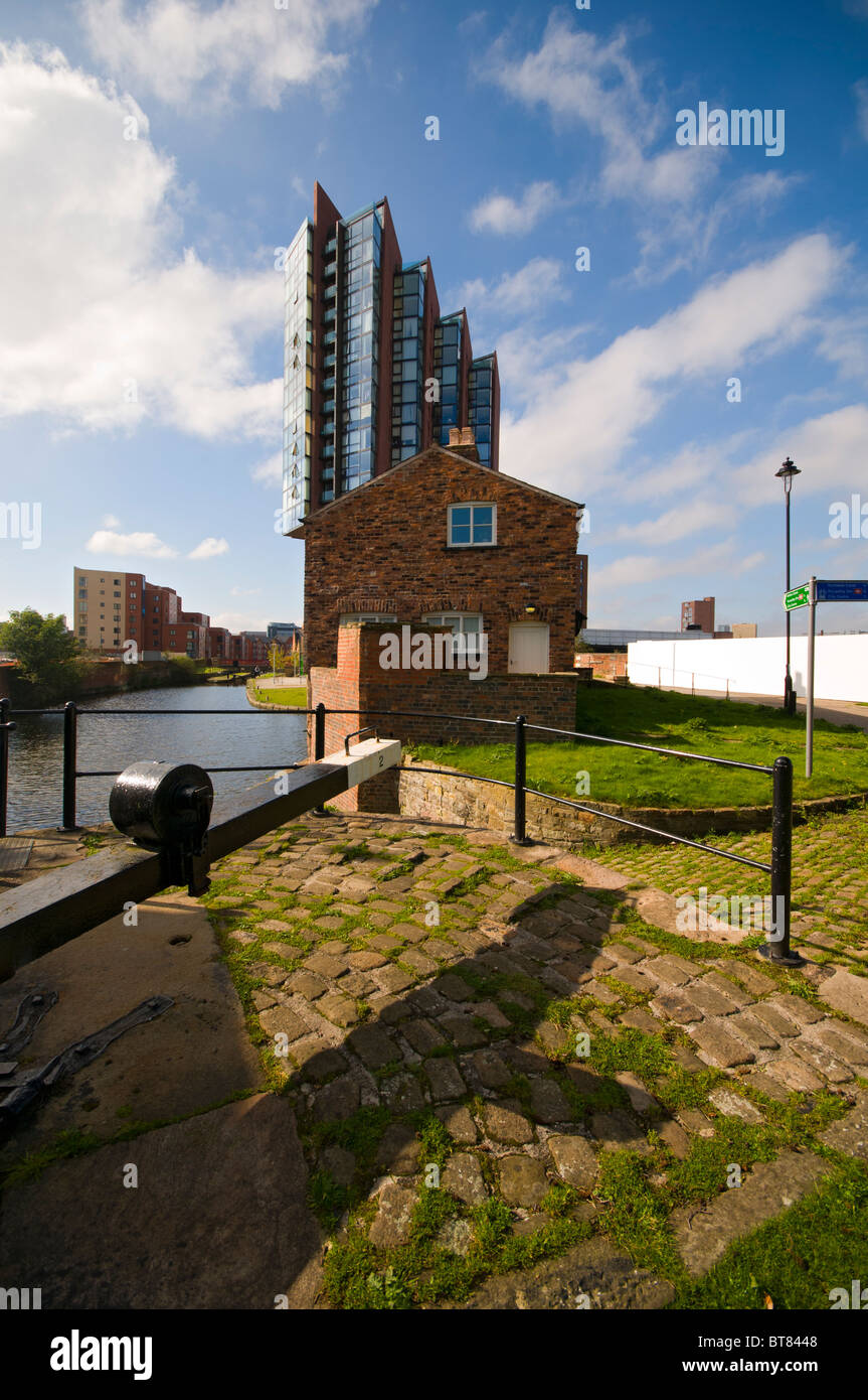 Islington Wharf Apartmentblock Lock 2 von Ashton Canal, Ancoats, Manchester, England, UK Stockfoto