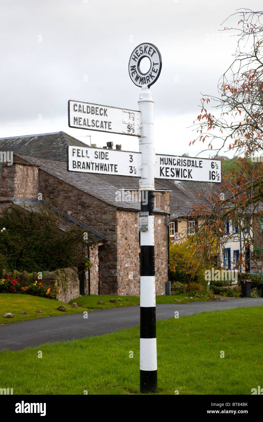 Old Street Wegweiser in Hesket, Newmarket, Cumbria, England, Großbritannien Stockfoto