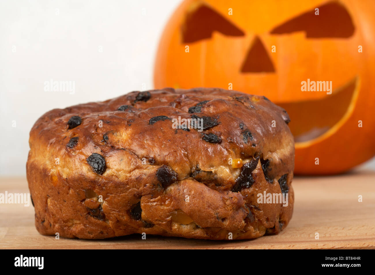 Irische Barmbrack-Obst Brot traditionell rund um Halloween und samhain Stockfoto