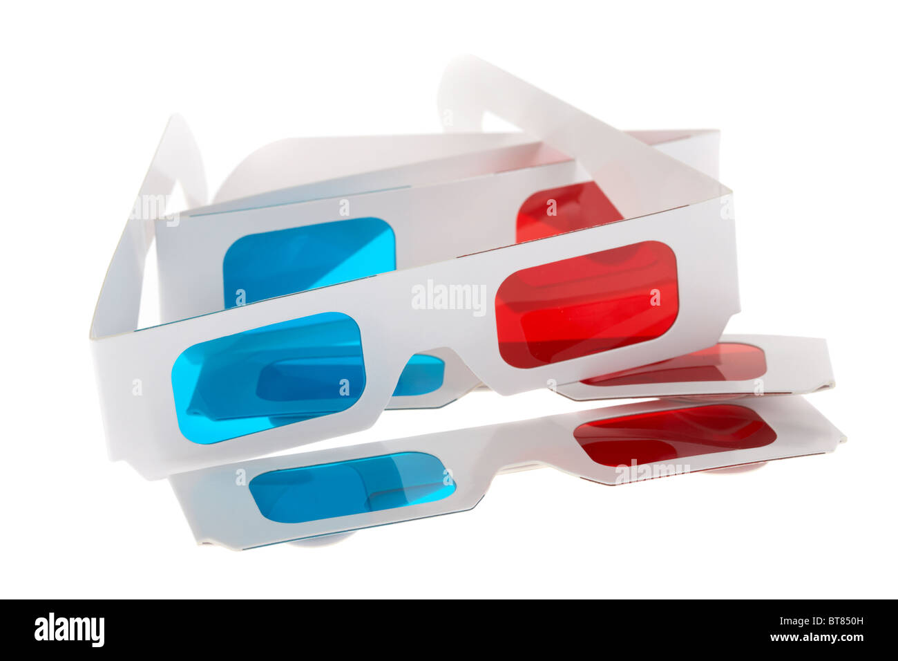 rot Cyan 3D-Brille auf weißem Hintergrund Stockfoto