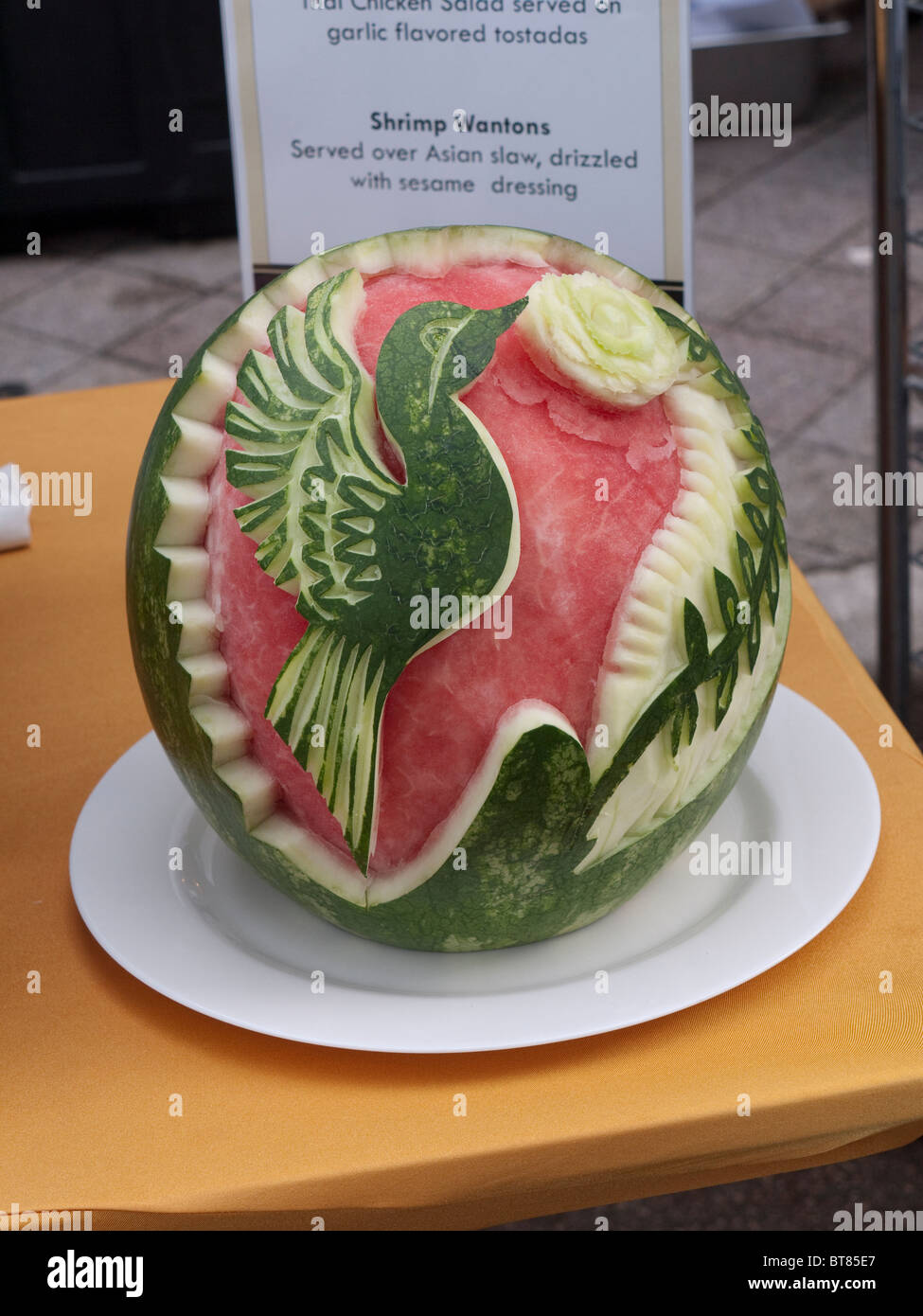 Geschnitzte Wassermelone am Las Olas Food Festival in Fort Lauderdale Florida in den USA Stockfoto