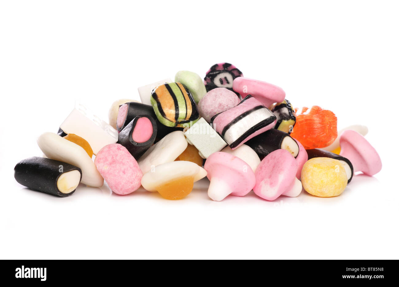 Mischung aus Süßigkeiten isoliert auf weißem Hintergrund Stockfoto