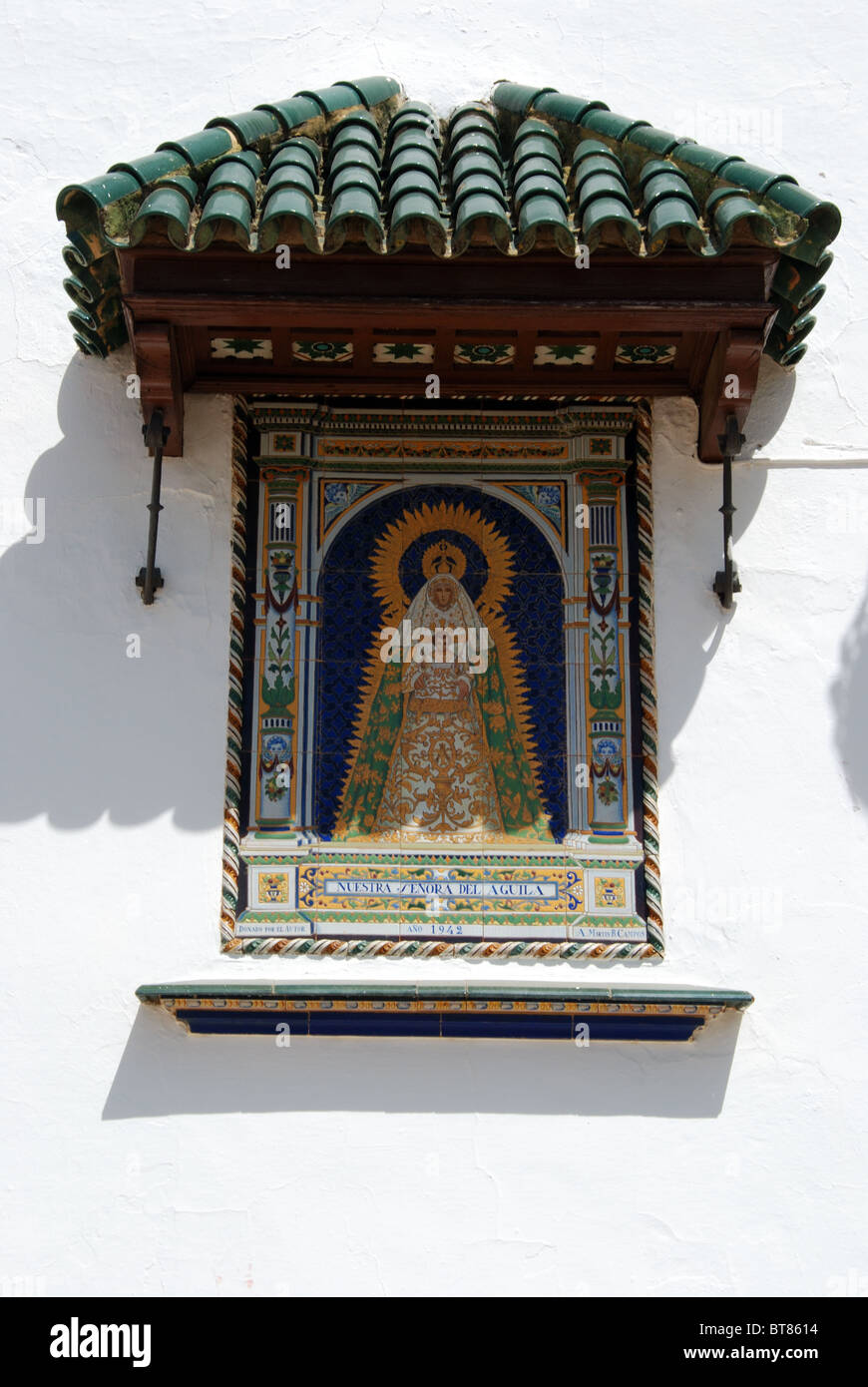 Religiöse Plakette an der Wand der Kirche, Alcala de Guadaira, Provinz Sevilla, Andalusien, Südspanien, Westeuropa. Stockfoto