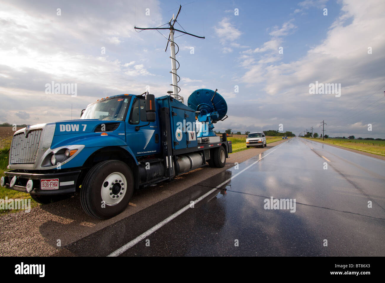 Doppler auf Rädern-Radar-LKW in der Nähe von Des Moines, Iowa, 5. Juni 2010, nach einem Sturm Verfolgungsjagd. Stockfoto