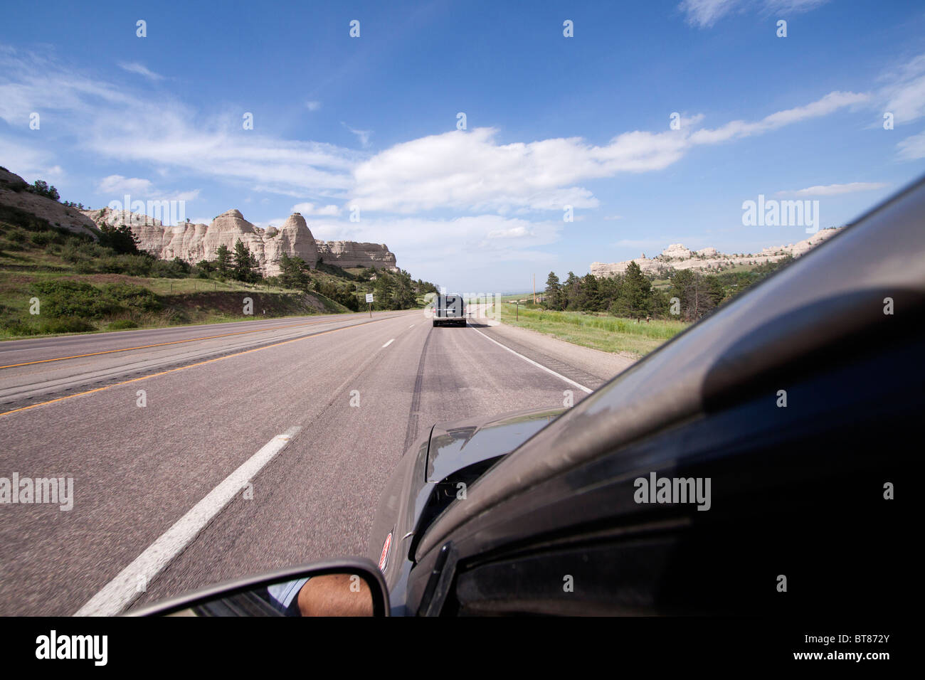 POV eines Autos fahren auf der Interstate 80 in der Nähe von Scotsbluff, Nebraska, USA, 7. Juni 2010. Stockfoto