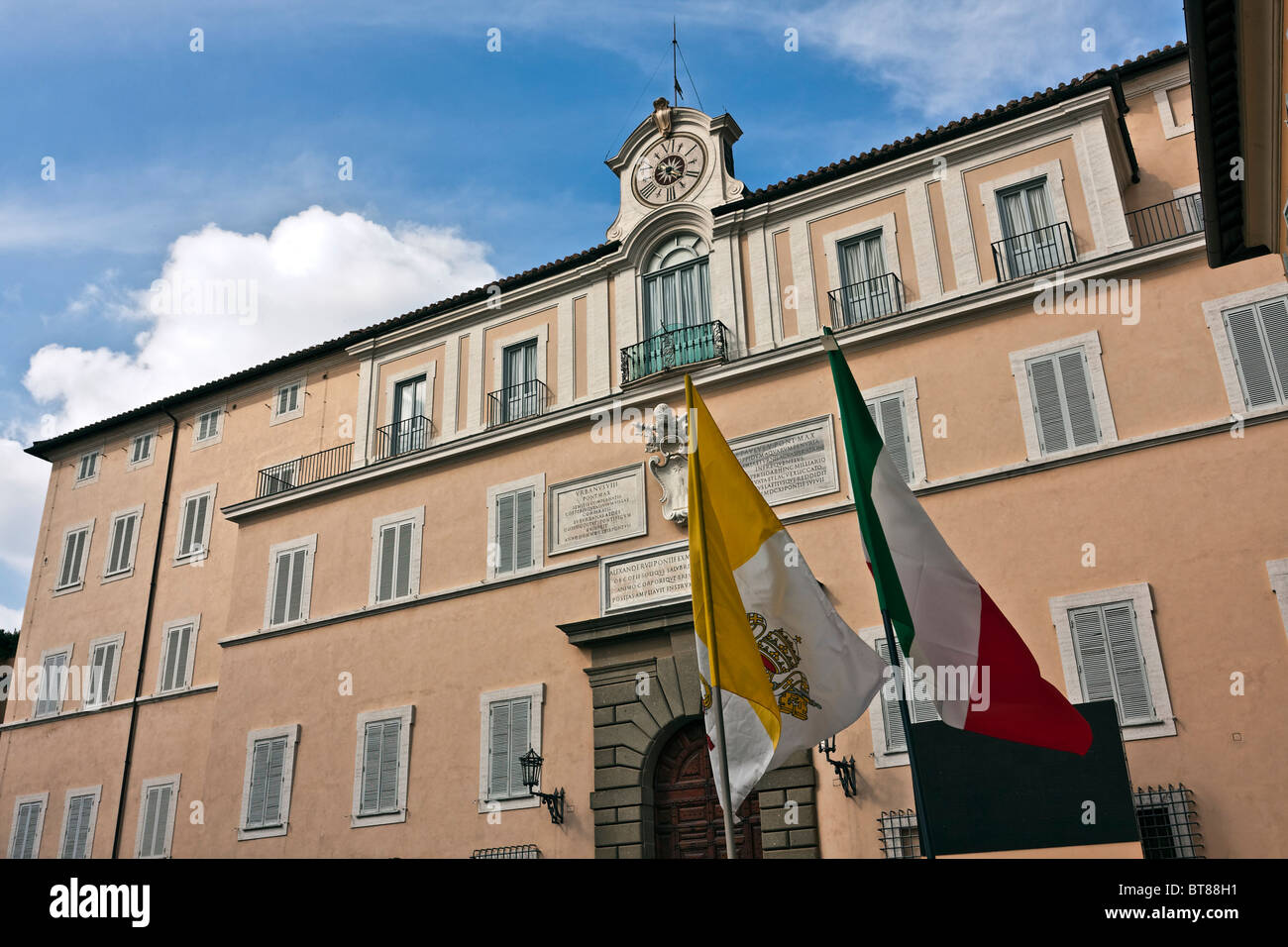 Die Fassade des päpstlichen Sommerpalast in Castel Gandolfo, Carlo Maderno Architekt Stockfoto