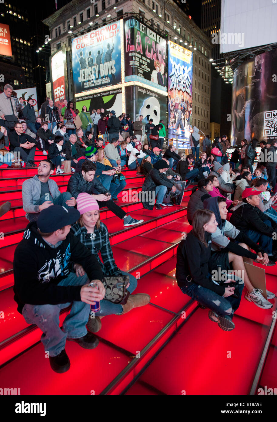 Nachtansicht des Times Square am Broadway in Manhattan New York City USA Stockfoto