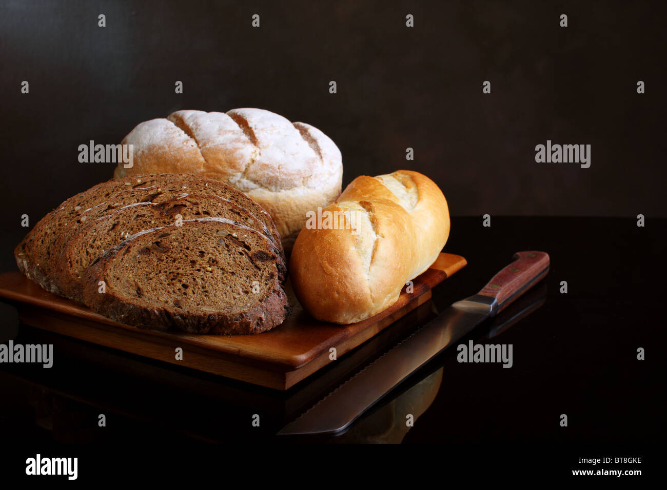 Sortiment von frisch gebackenem Brot Stockfoto