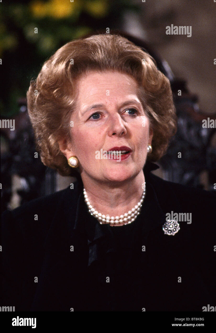 Britische Premierministerin Margaret Thatcher bei der Unterzeichnung des Abkommens Kanaltunnel in Canterbury auf 12. Februar 1986 Stockfoto