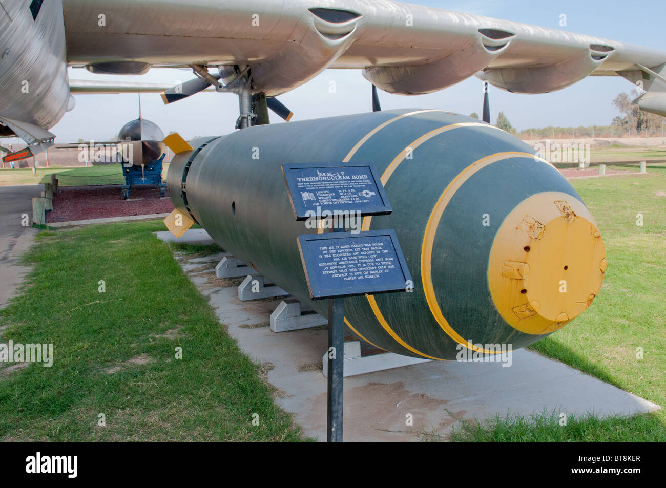MK-17 thermonukleare Bombe im Castle Air Museum, Merced, Kalifornien Stockfoto