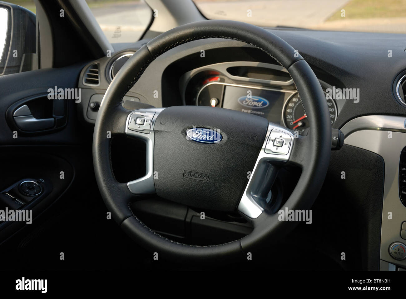 Ford S-MAX 2.0 TDCI - 2006 - schwarz Metallic - fünf Türen (5D ... Ford S-MAX 2.0 TDCI - 2006 - schwarz Metallic - fünf Türen (5D ...