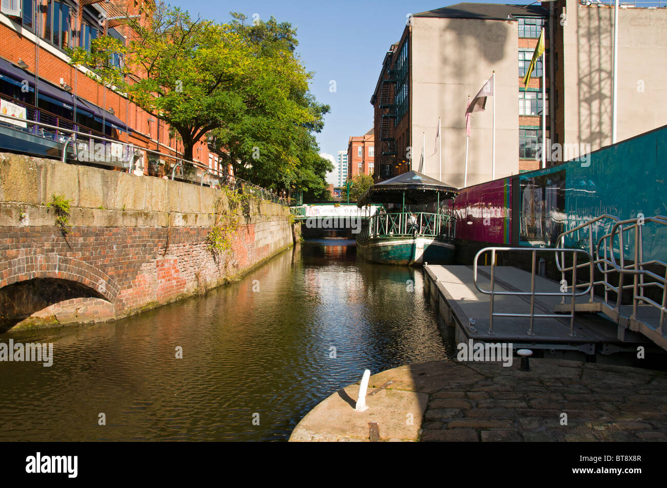 Die Rochdale Kanal in der Canal Street, in der Nähe von Stadtzentrum von Manchester.  Manchester, England, Vereinigtes Königreich. Stockfoto