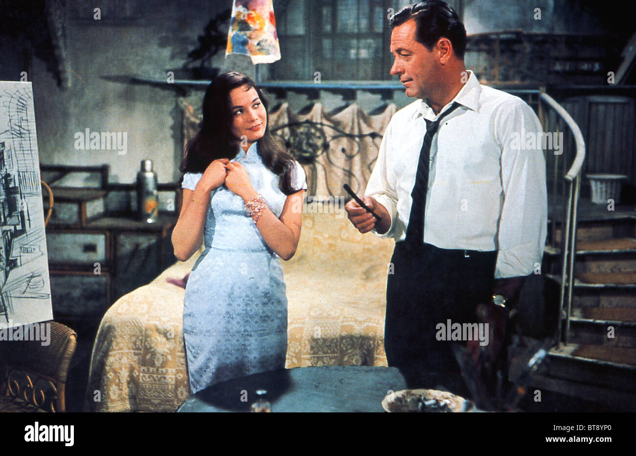 DIE WELT DER SUZIE WONG (1960) NANCY KWAN, WILLIAM HOLDEN RICHARD QUINE (DIR) 004 MOVIESTORE COLLECTION LTD. Stockfoto
