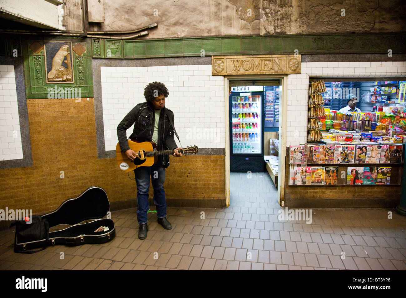 Musiker in der Astor Street u-Bahnstation in Manhattan, New York Stockfoto