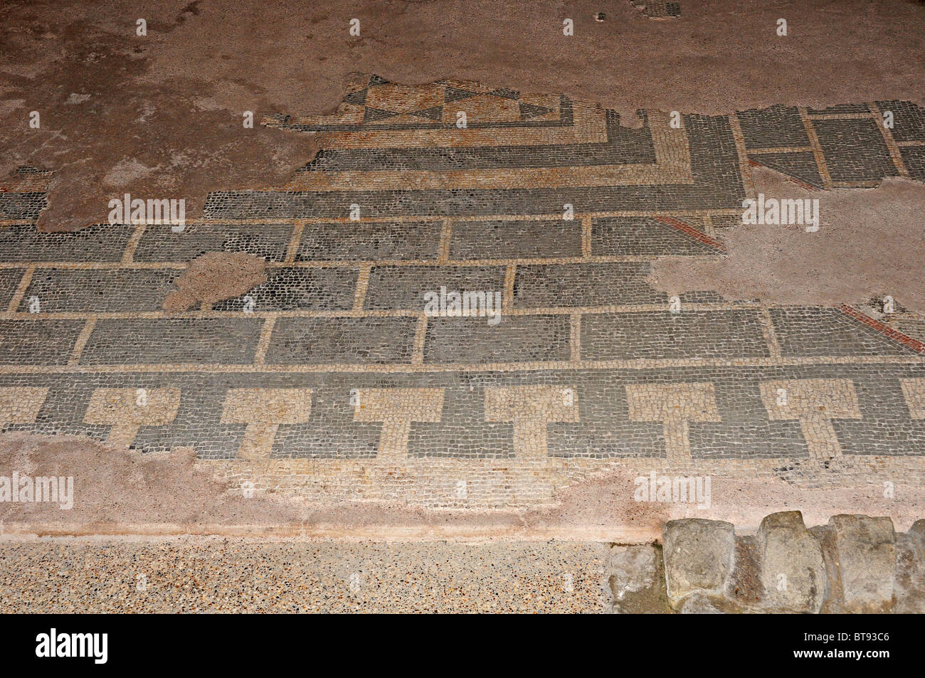 Teil des Mosaiks "Befestigte Mauer". Fishbourne Roman Palace. Stockfoto