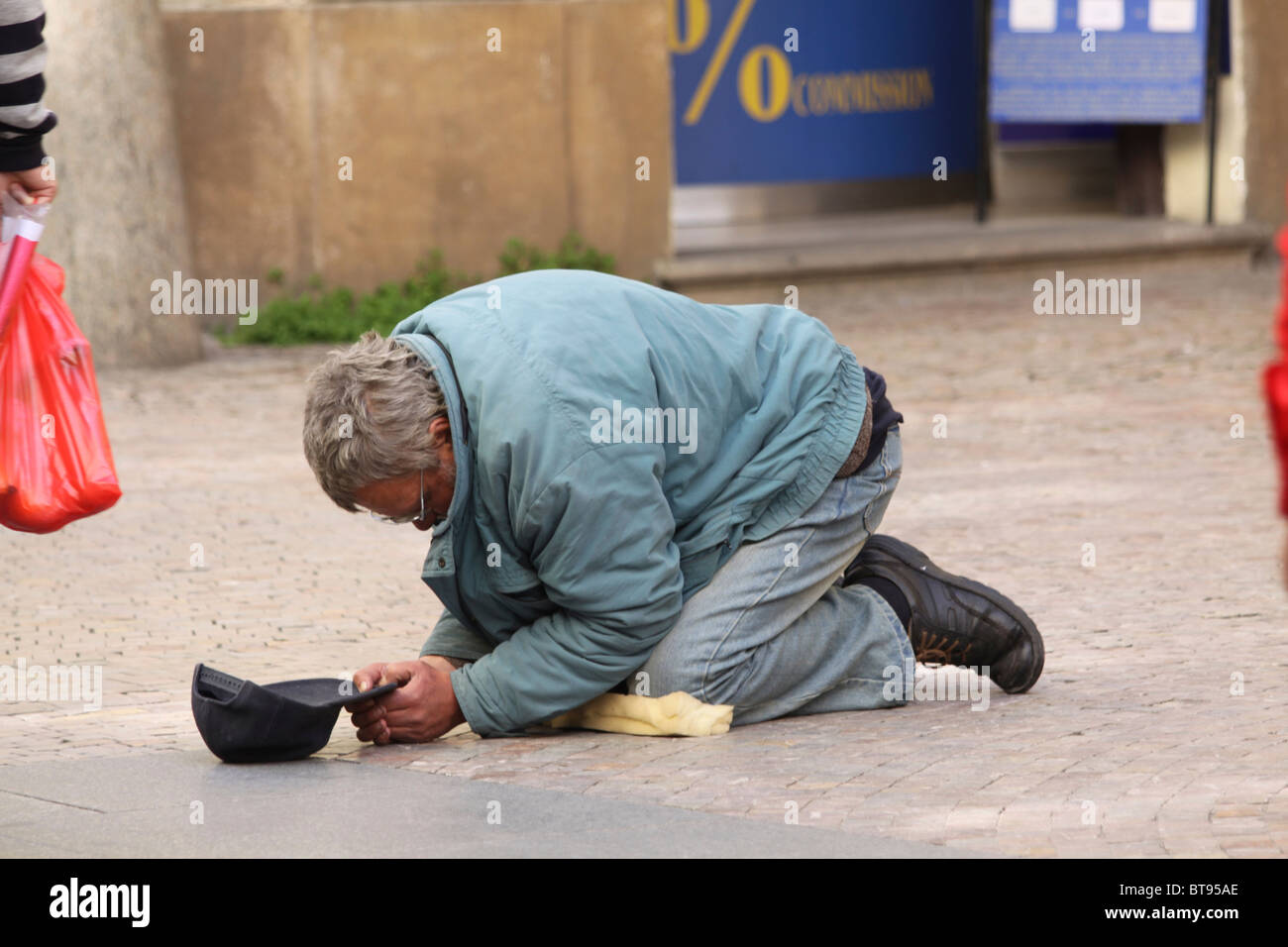 Bettler auf den Straßen von Prag Stockfoto