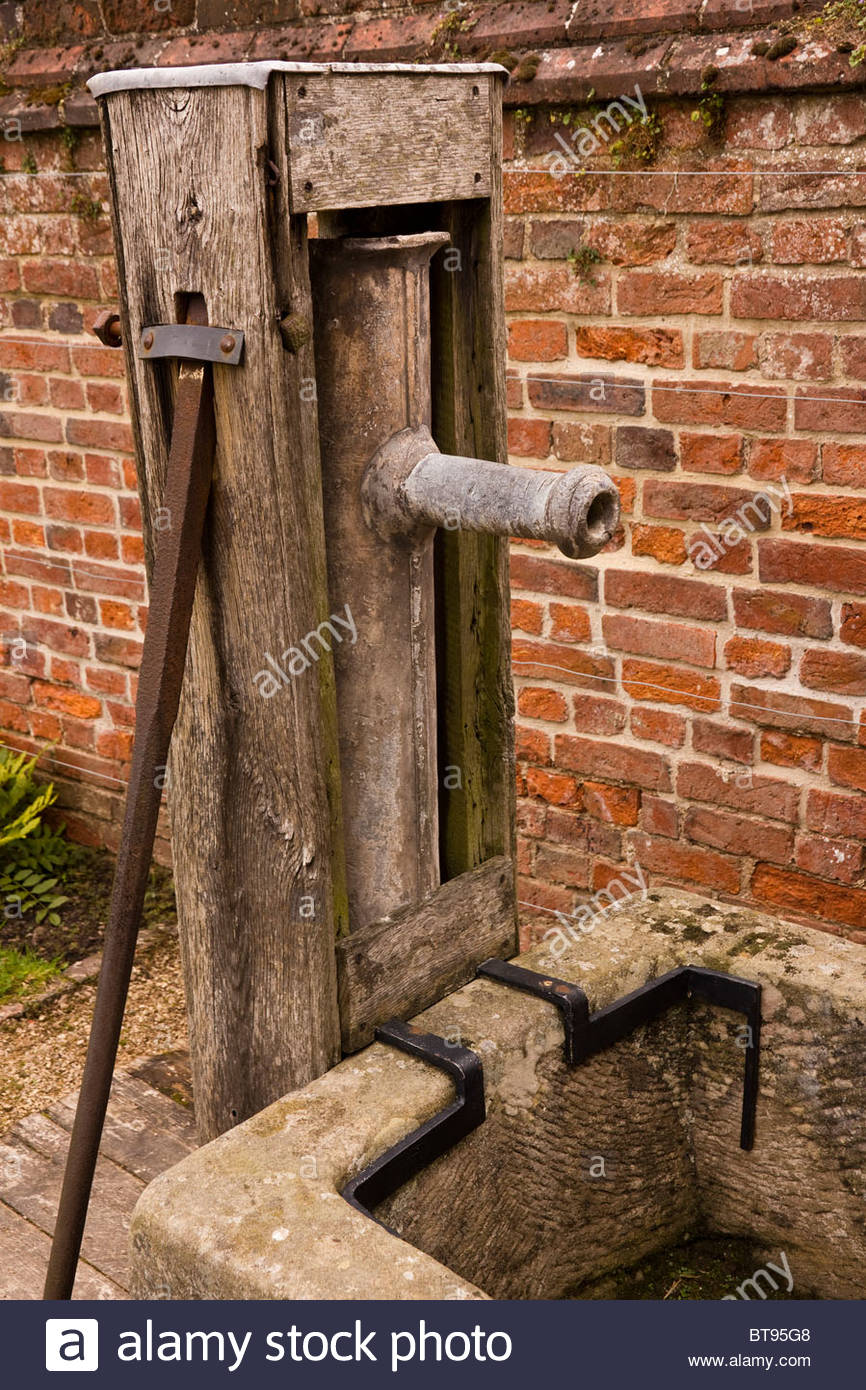 Alte Spitze Hand Wasserpumpe Mit Stein Wasser Trog Von Roten
