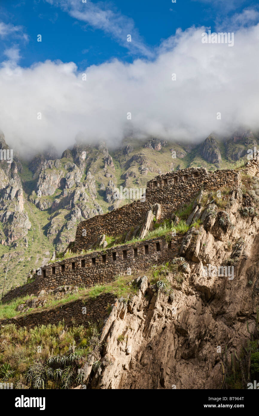 Inka-Ruinen von Ollantaytambo im Heiligen Tal, Peru, Südamerika. Stockfoto
