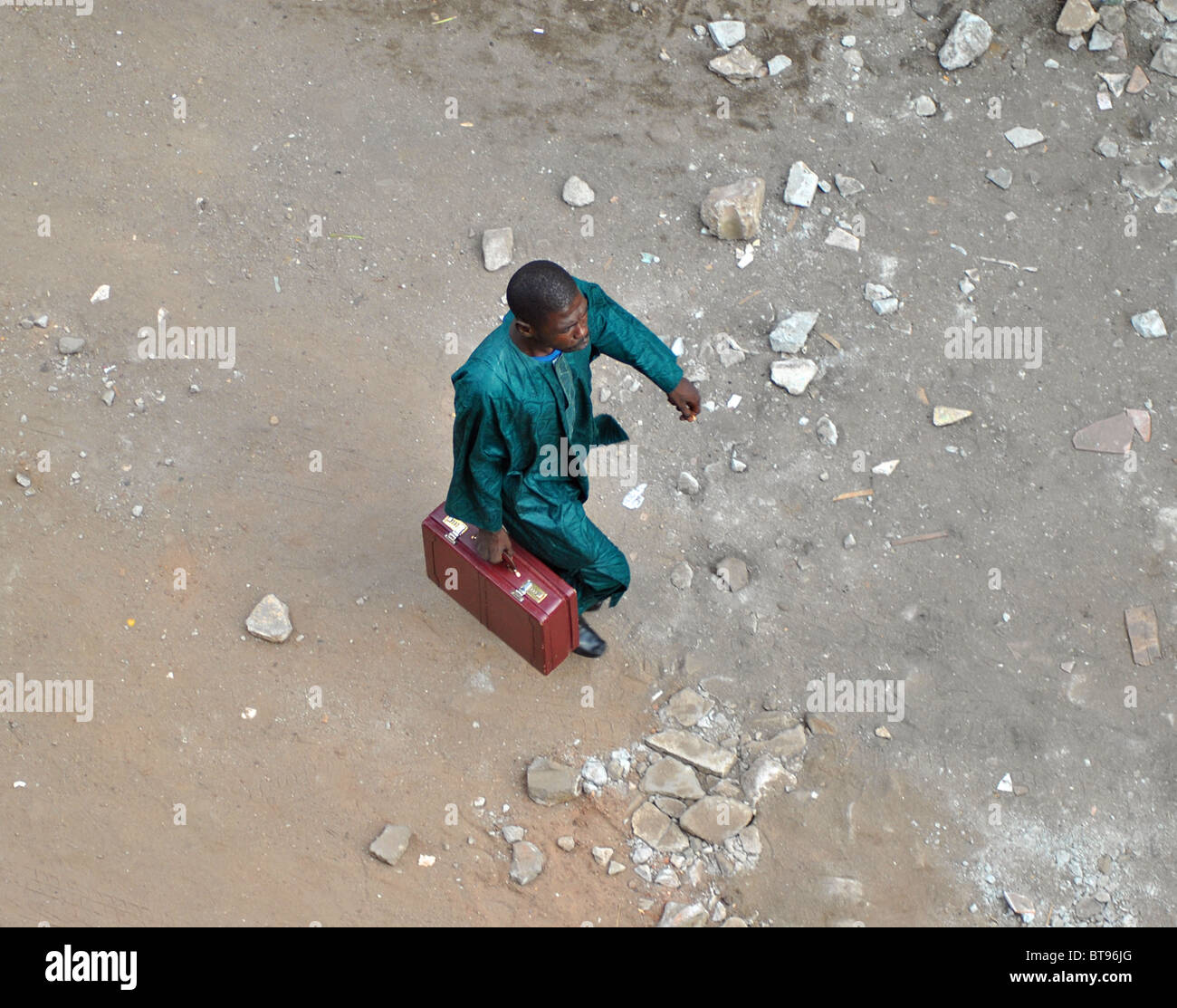 Muslimische Geschäftsmann mit Aktenkoffer, Abidjan, Elfenbeinküste, Westafrika Stockfoto