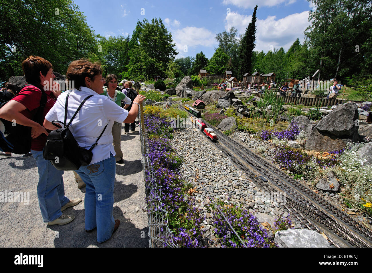 Insel Mainau am Bodensee, Modelleisenbahn zieht viele begeisterte Besucher, Baden-Württemberg, Deutschland, Europa Stockfoto