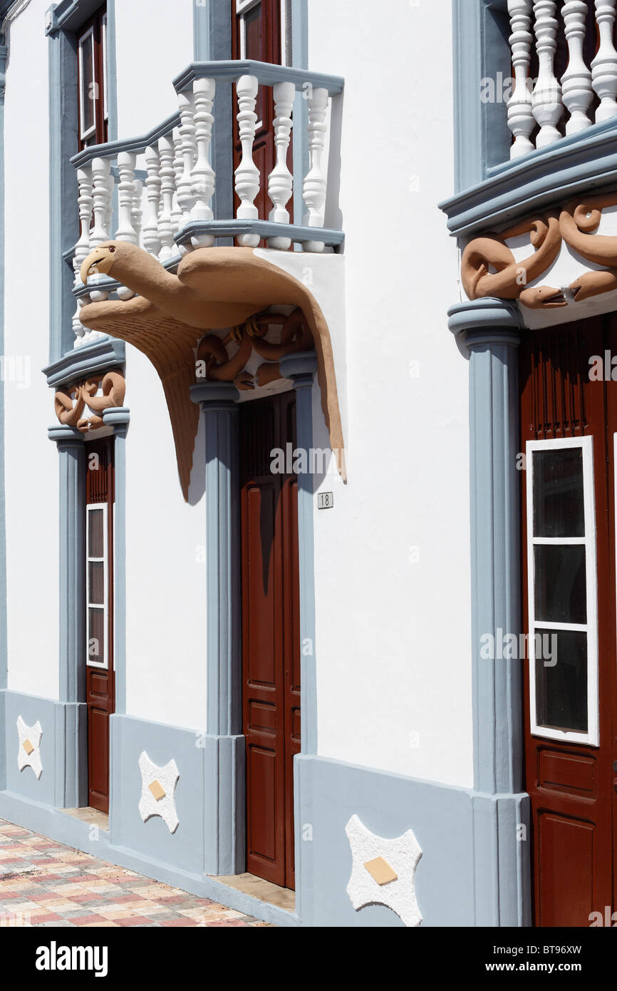 Fassade des Hauses, Adler über dem Eingang in Calle Vista Alegre, El Paso, La Palma, Kanarische Inseln, Spanien, Europa Stockfoto