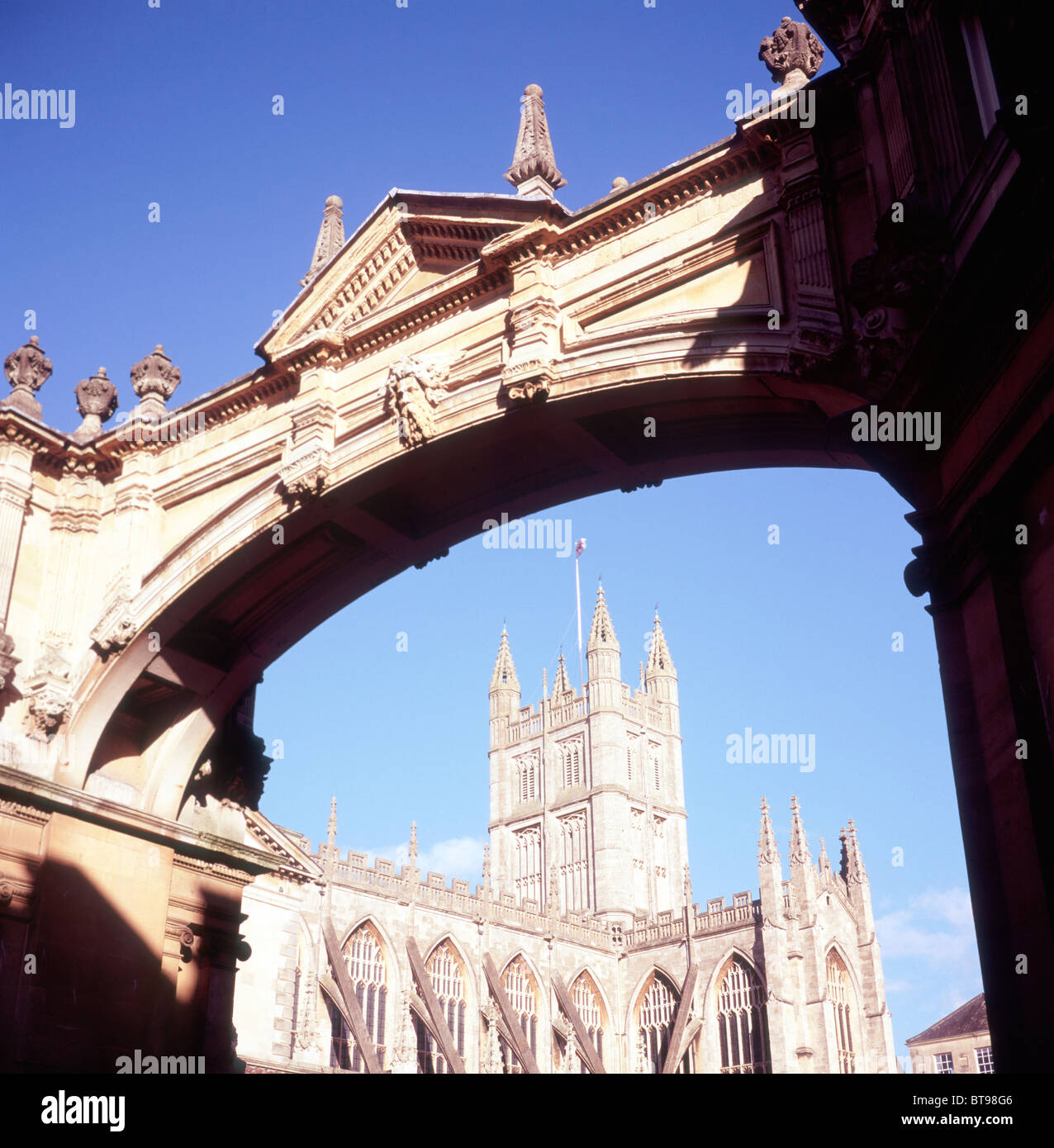 Abteikirche und Stein Bogen Bath England Stockfoto