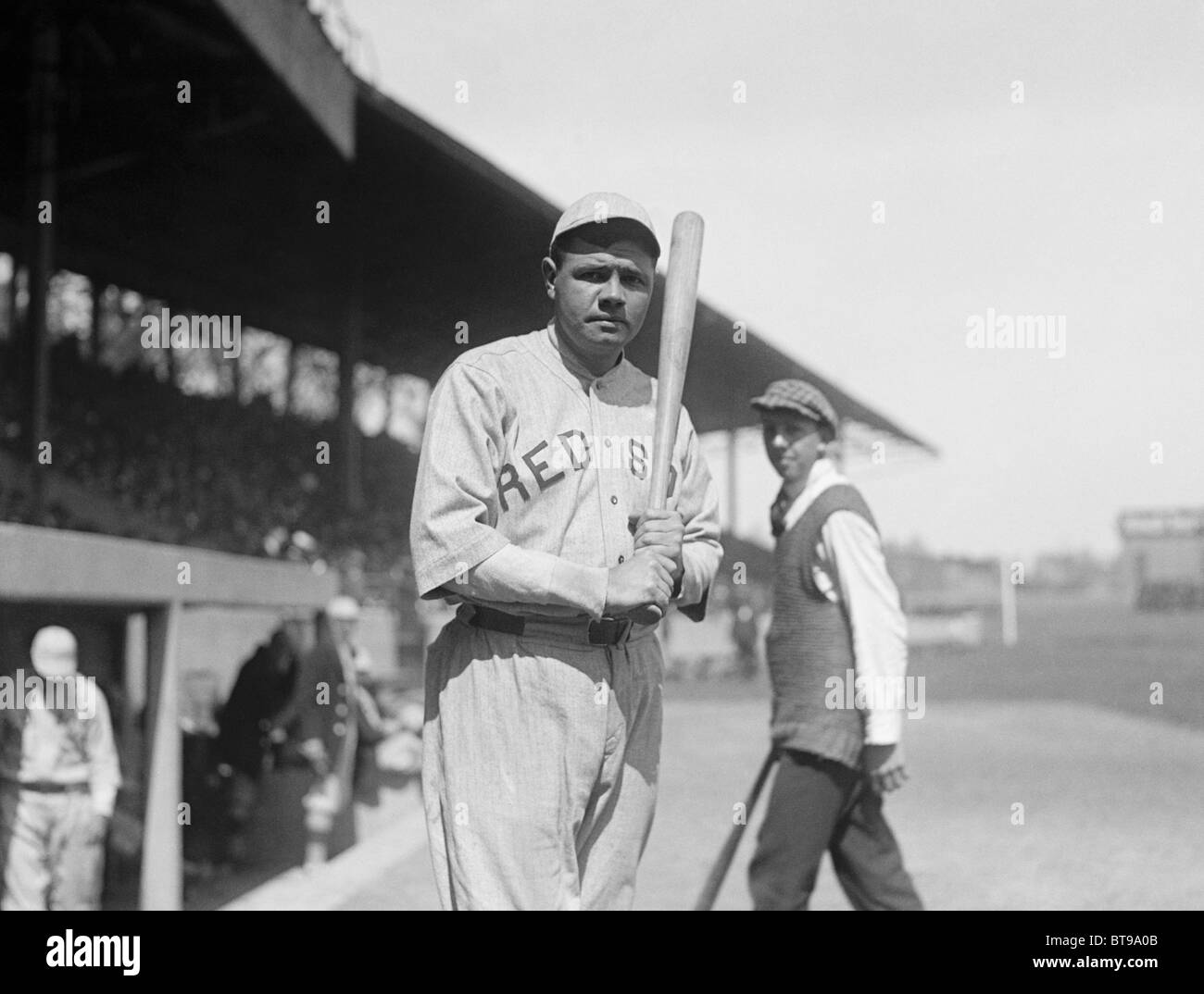 Vintage Foto ca. 1919 von Baseball-Legende Babe Ruth (George Herman Ruth Jr.) in Boston Red Sox-Streifen. Stockfoto